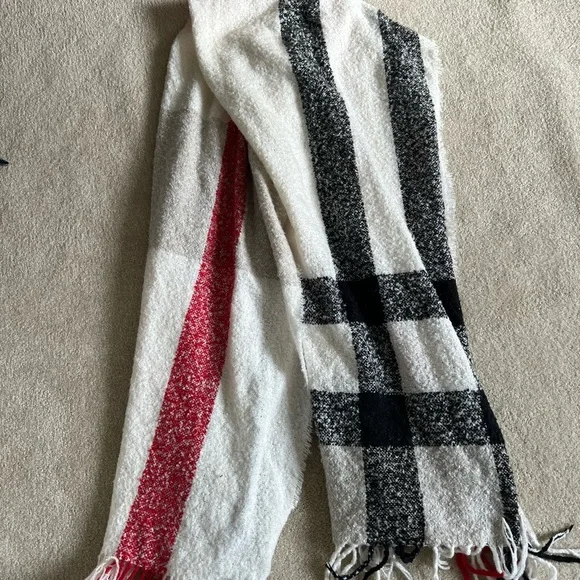 AEO plaid blanket scarf- never worn - Picture 2 of 3